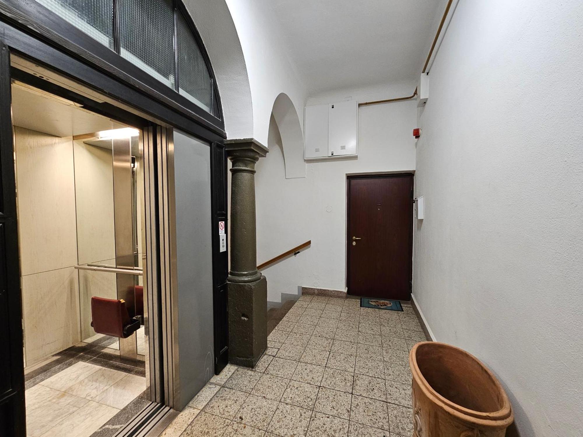 Charming Apartment Laura Tour As Ljubljana By Town Hall Esterno foto